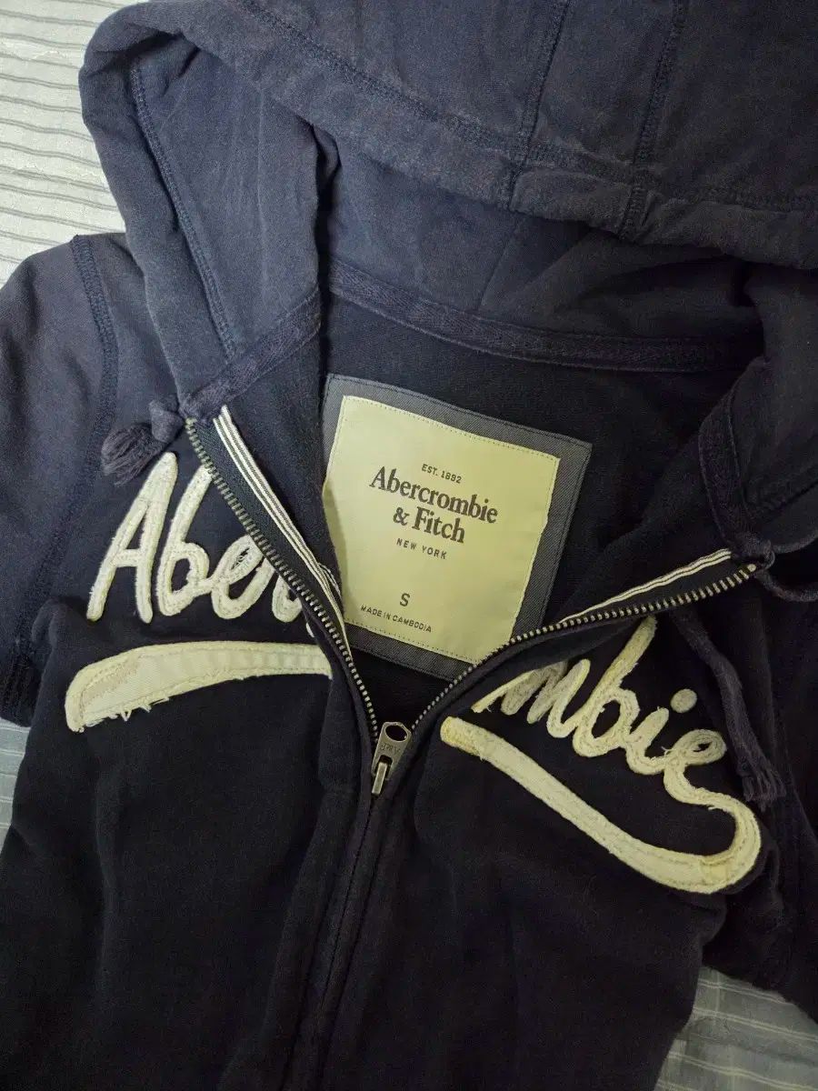  アバクロンビー 必須アイテム タイトフィット ネイビー ツーウェイ フードジップアップ S パーカー トップス