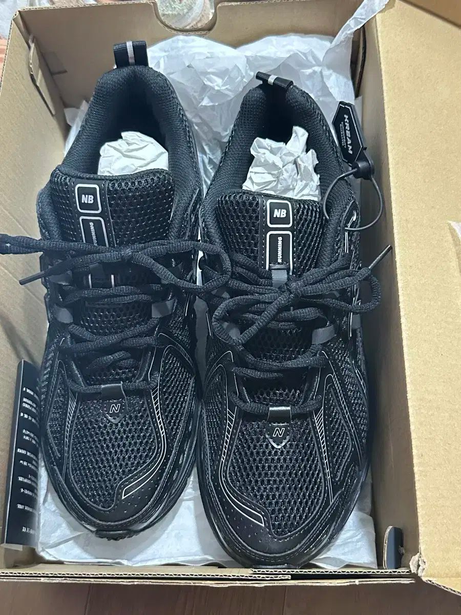 ニューバランス トリプルブラック m1906rch