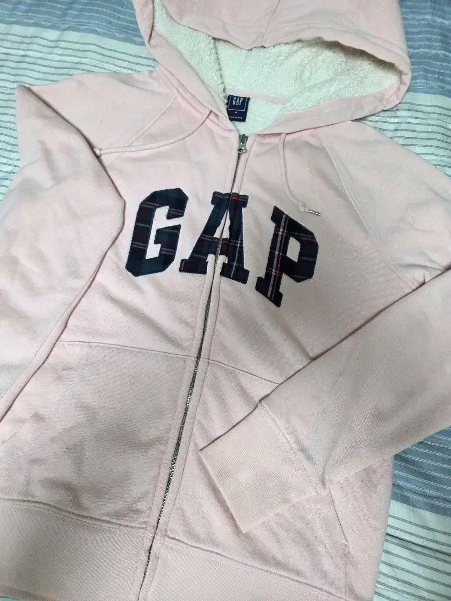 ギャップ いちごミルク WHO ジップアップ