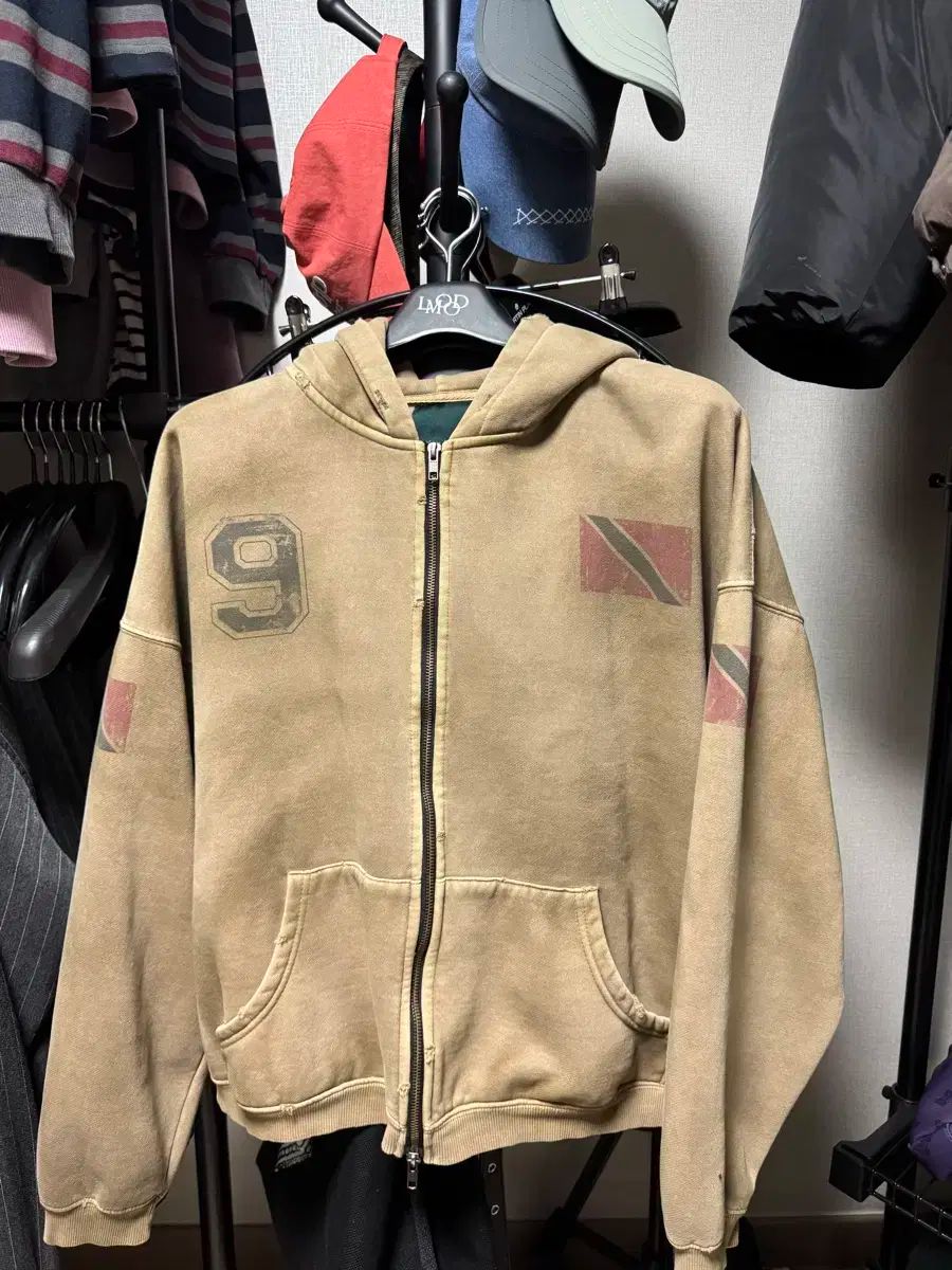 1 アンダーマイカー ヴィンテージ フラグ ツリーニナド タバコ フードジップアップ キャメル