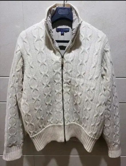トミーヒルフィガー ニットダウン ジップアップ 100