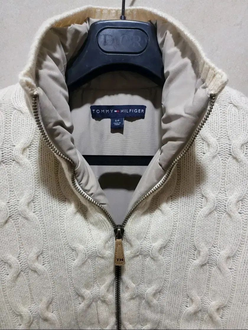 トミーヒルフィガー ニットダウン ジップアップ 100