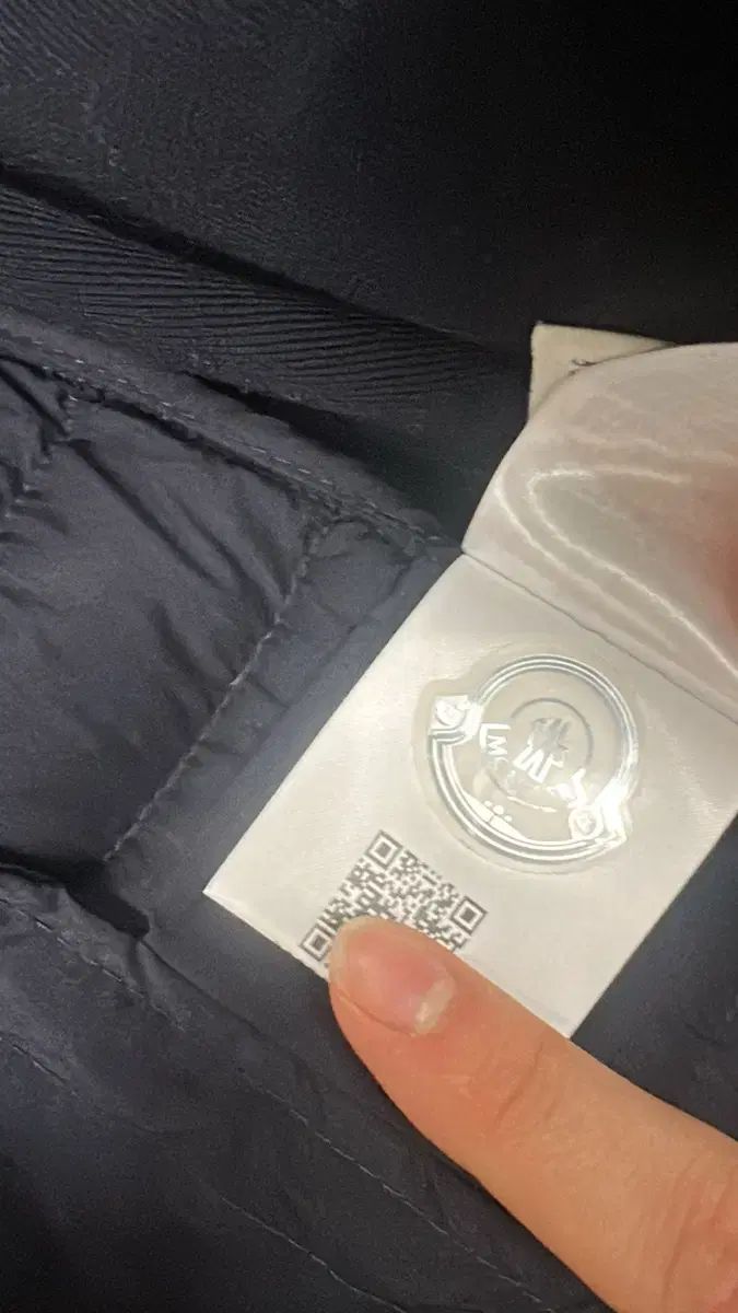 きム·ヒョヌ ダウン