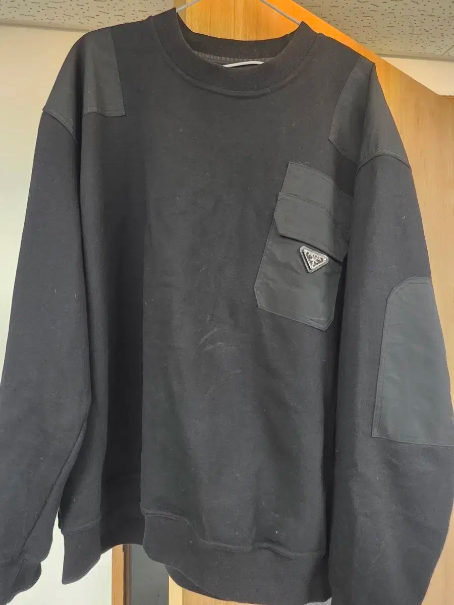 PRADA ブラック ポケット パッチ スウェット Tシャツ