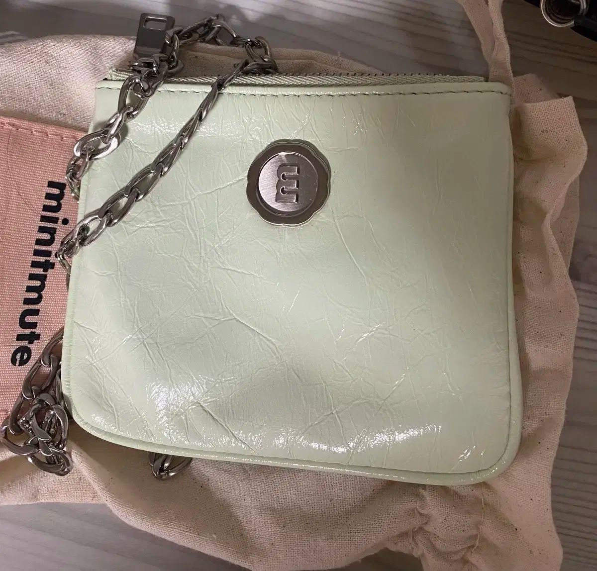 ペイルグリーン