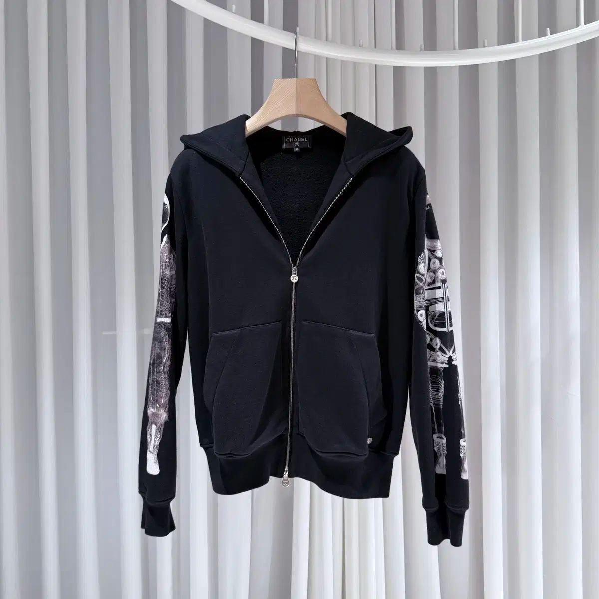 40 シャネル ブラック The Astronaut ジップアップ WHO フード ジャケット