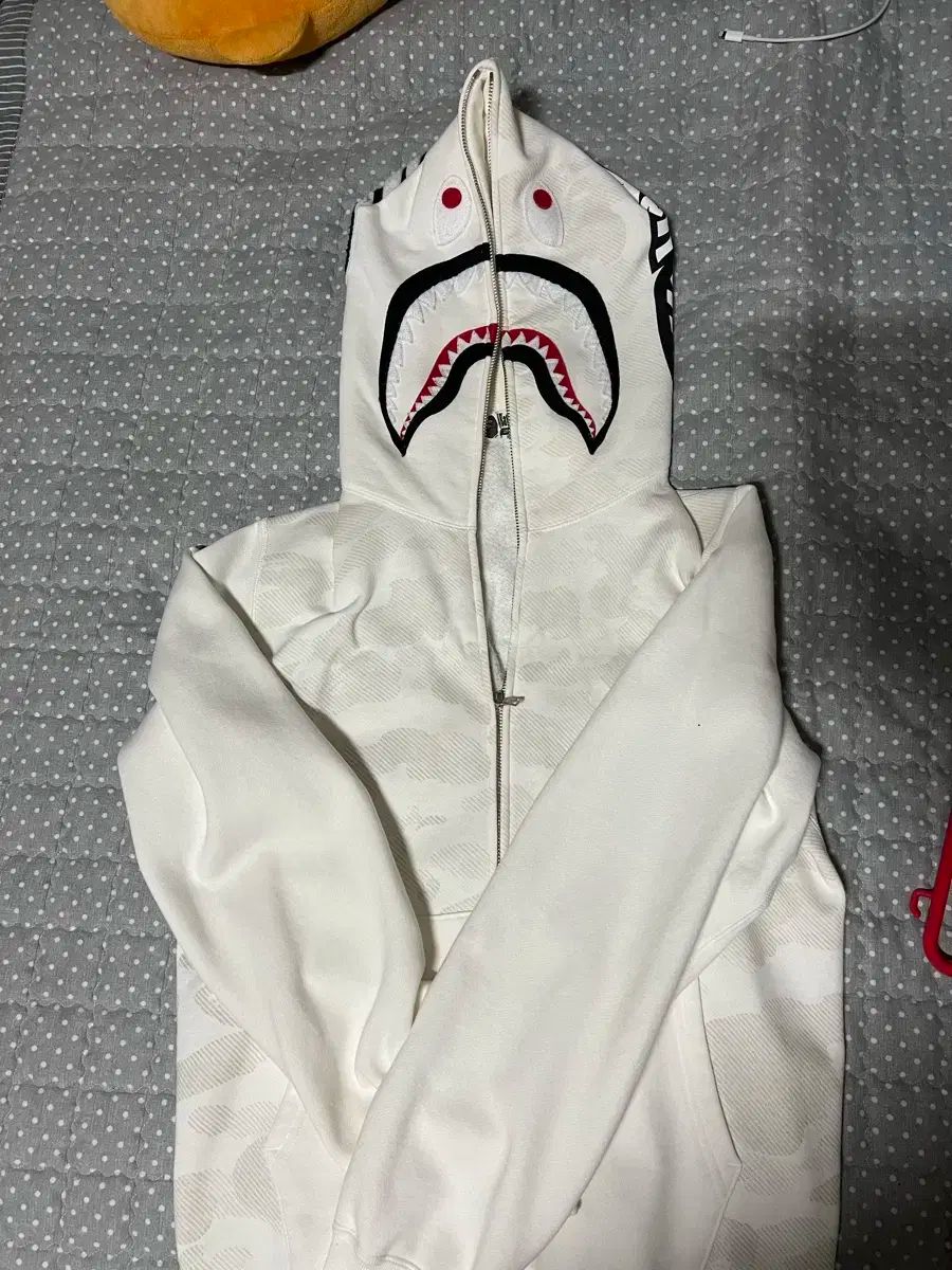アベイシングエイプ フーディー ジップアップ シャークフーデッド 白 L