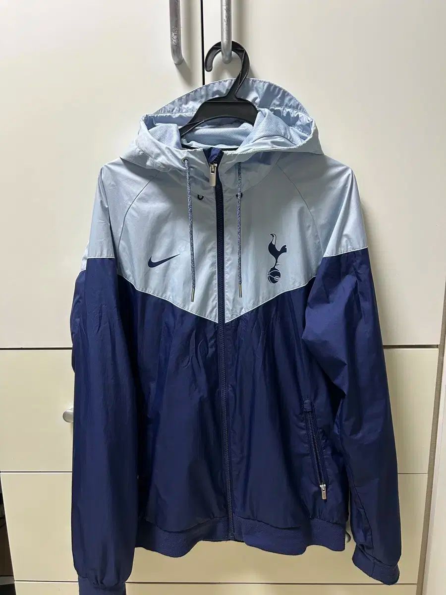 ナイキ トッテナム ウィンドランナー ウィンドブレーカー