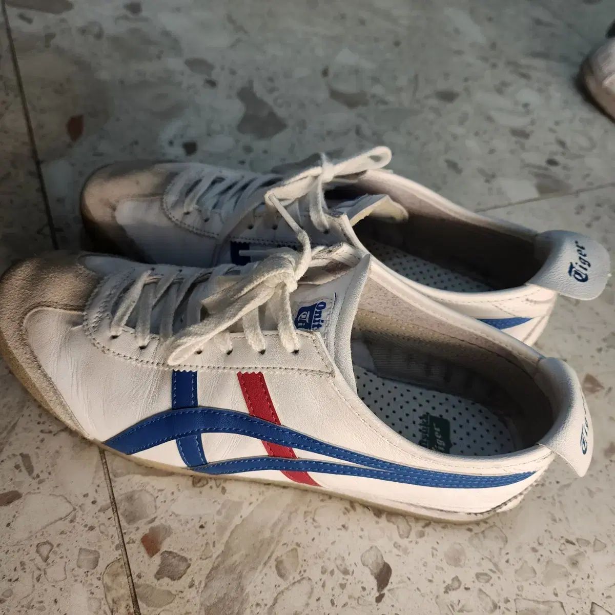 オニツカタイガー 白 青 赤 スニーカー
