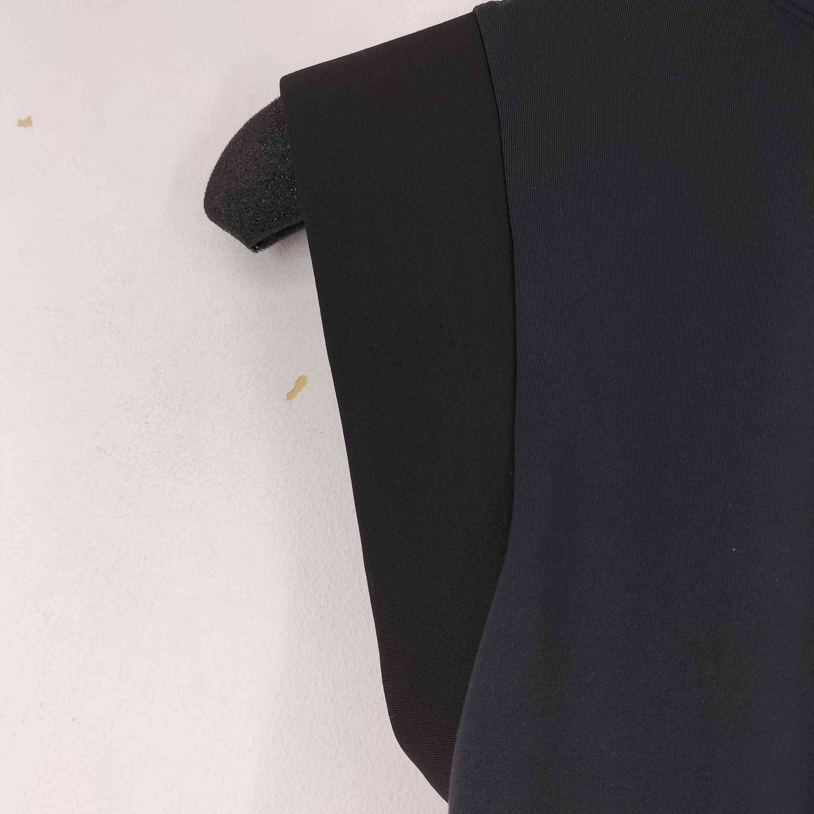 イッセイミヤケ ISSEY MIYAKE 23SS ストレッチタンクトップ レディース