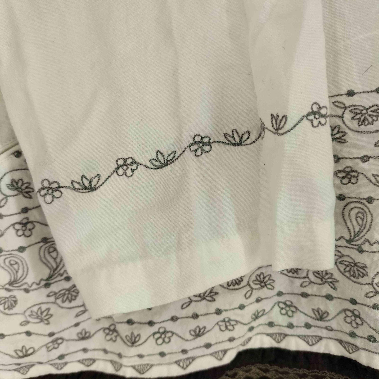 ハートイッセイミヤケ Haat ISSEY MIYAKE 刺繍デザイン L/S プル