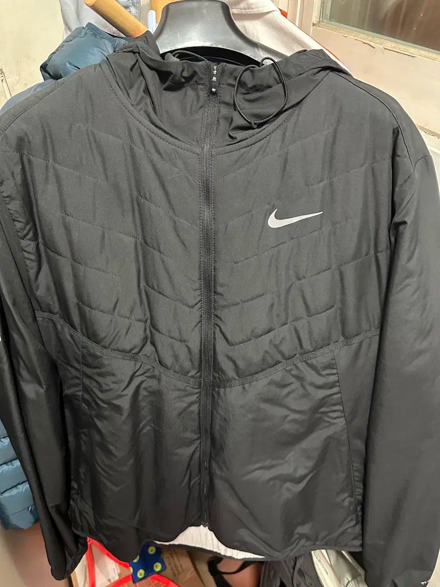 ナイキ サーマフィット レペル ランニング ジャケット L