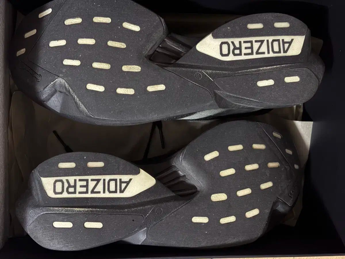 アディゼロ アディオス