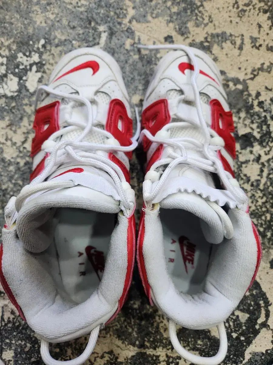 ナイキ アップテンポ