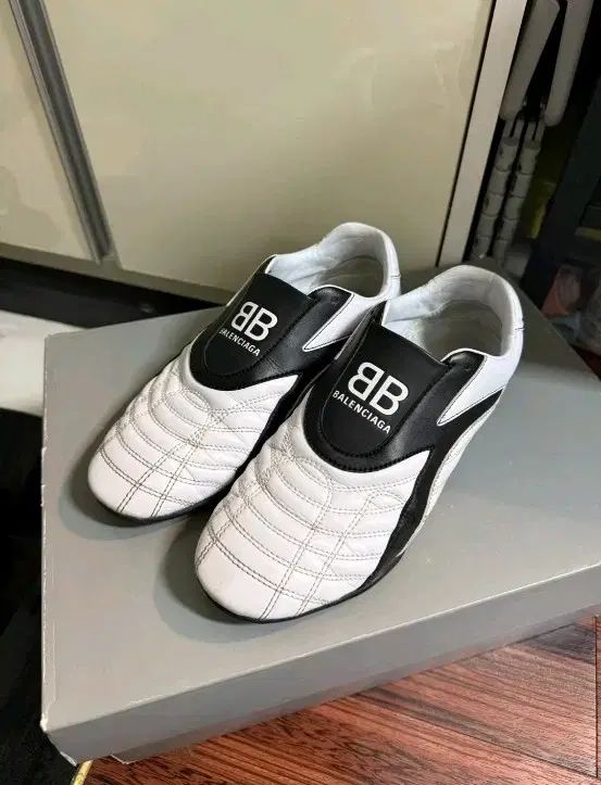 バレンシアガ 젠 スニーカー 白 240