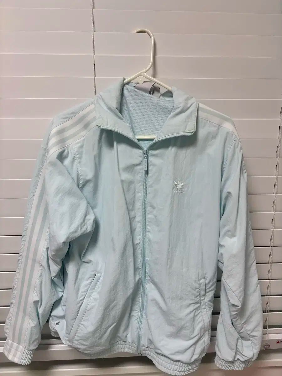 アディダス ヴィンテージ スカイブルー ウィンドブレーカー