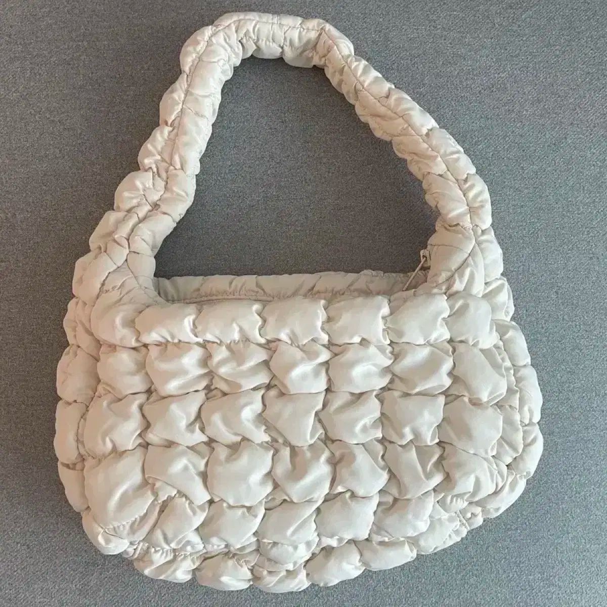 COS コス キルト ミニバッグ キルティング クラウドバッグ キルティングバッグ