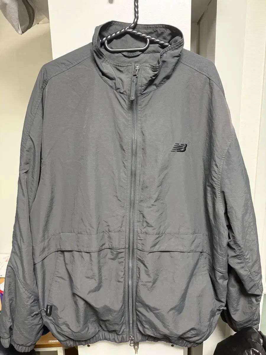 ニューバランス ウィンドブレーカー チャコール