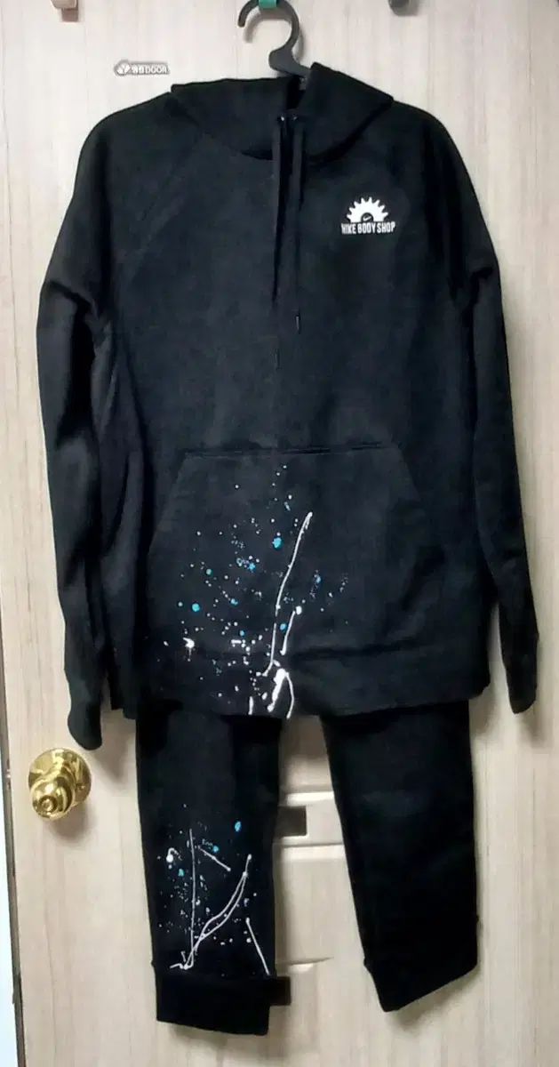 格安通販サイト。 ナイキ トレーナー WHO フーディー パンツ セット