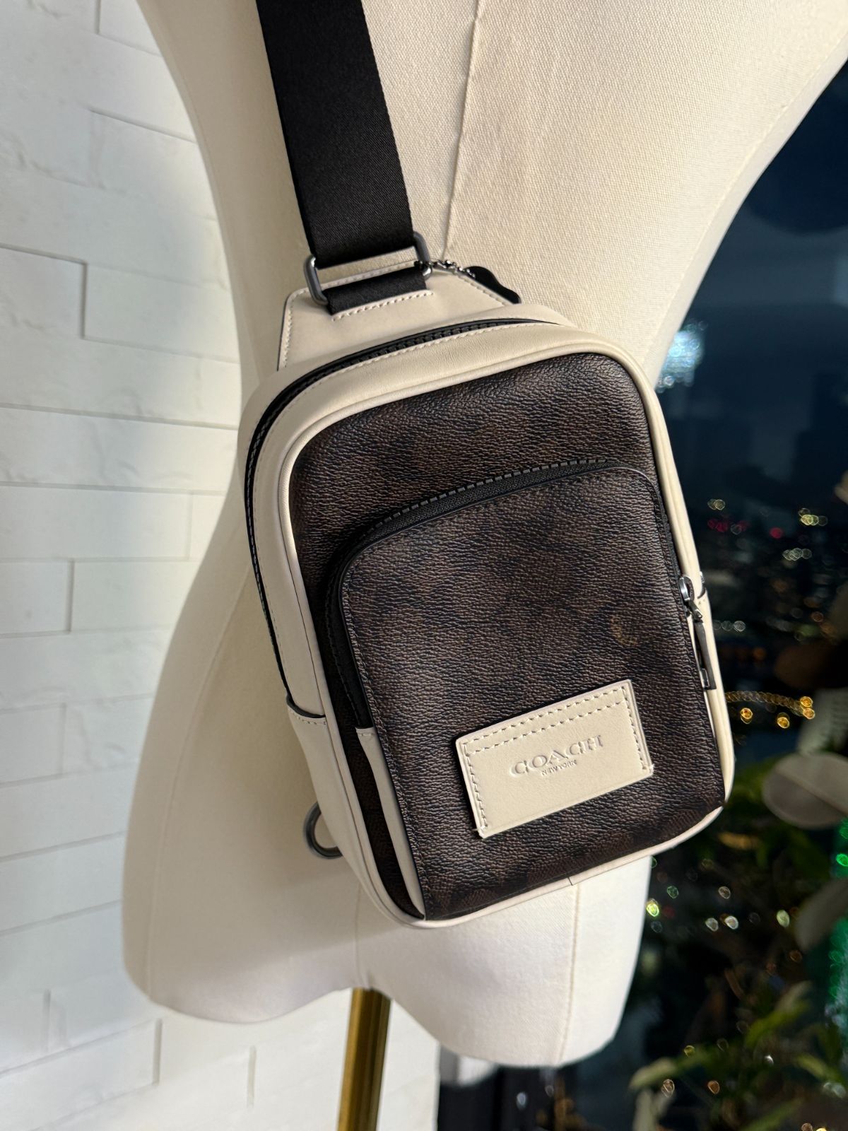 新品同様COACH レーサースリングパックカラーブロックシグネチャー