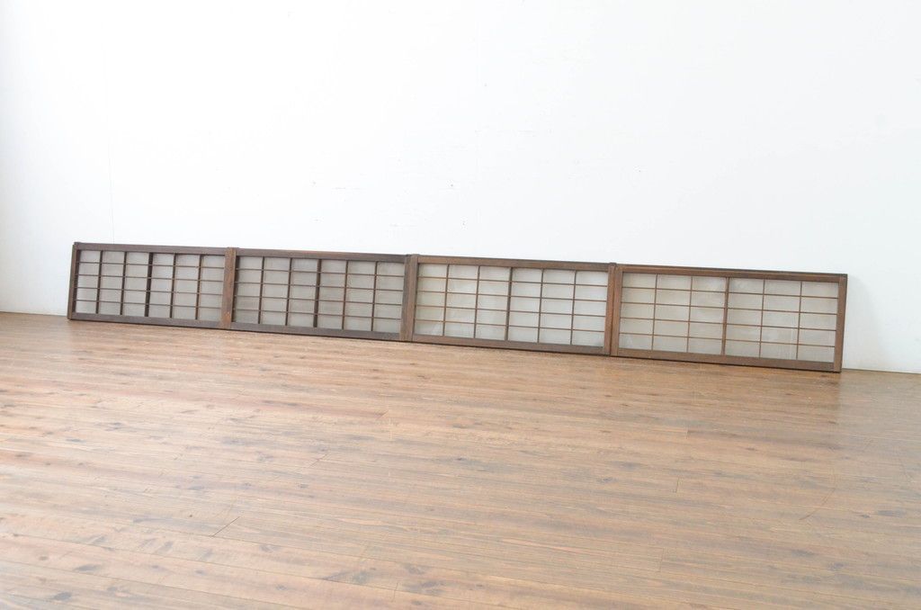 現状販売 小さなガラス窓4枚セット アンティーク建具 レトロ 格子入り 引き戸 ガラス戸 4~7営業日前後で発送 修理加工希望の方3ヶ月程で発送 R-064999