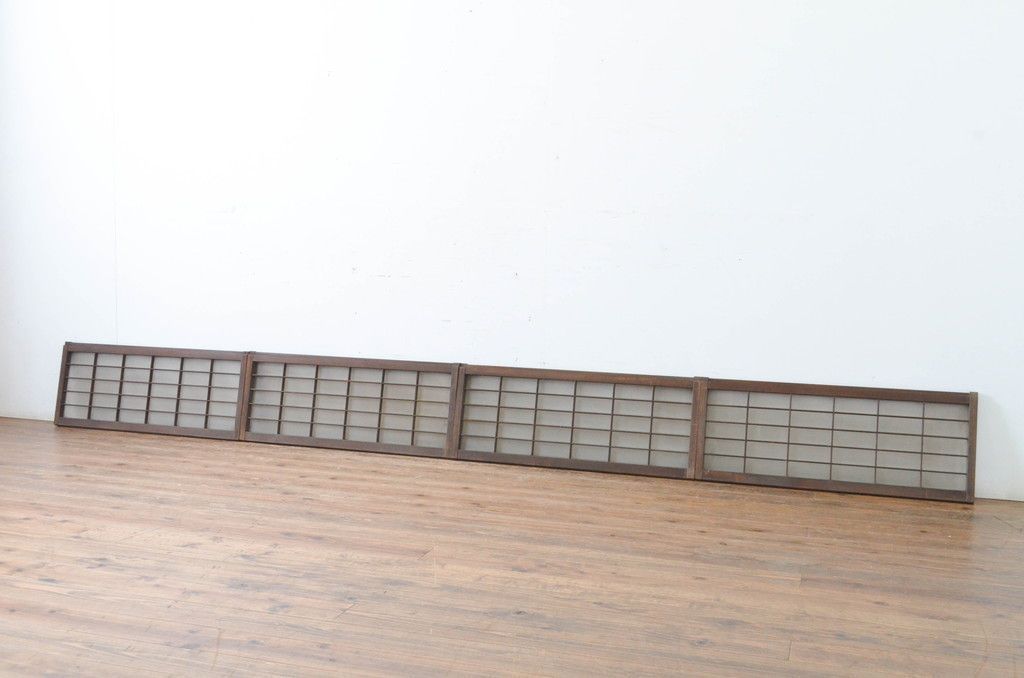 現状販売 小さなガラス窓4枚セット アンティーク建具 レトロ 格子入り 引き戸 ガラス戸 4～7営業日前後で発送 修理加工希望の方3ヶ月程で発送 R-065001