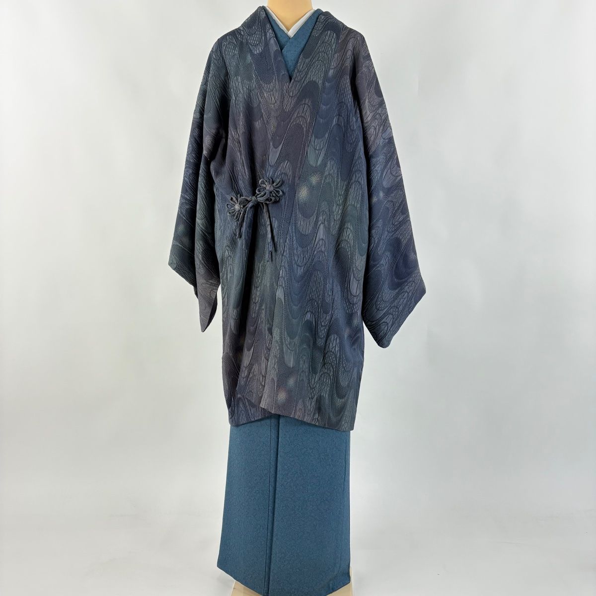 道中着 身丈96.5 cm 裄丈67.5 L 斉藤三才 和装コート 落款 鳥 幾何学 ぼかし 青灰色 正絹