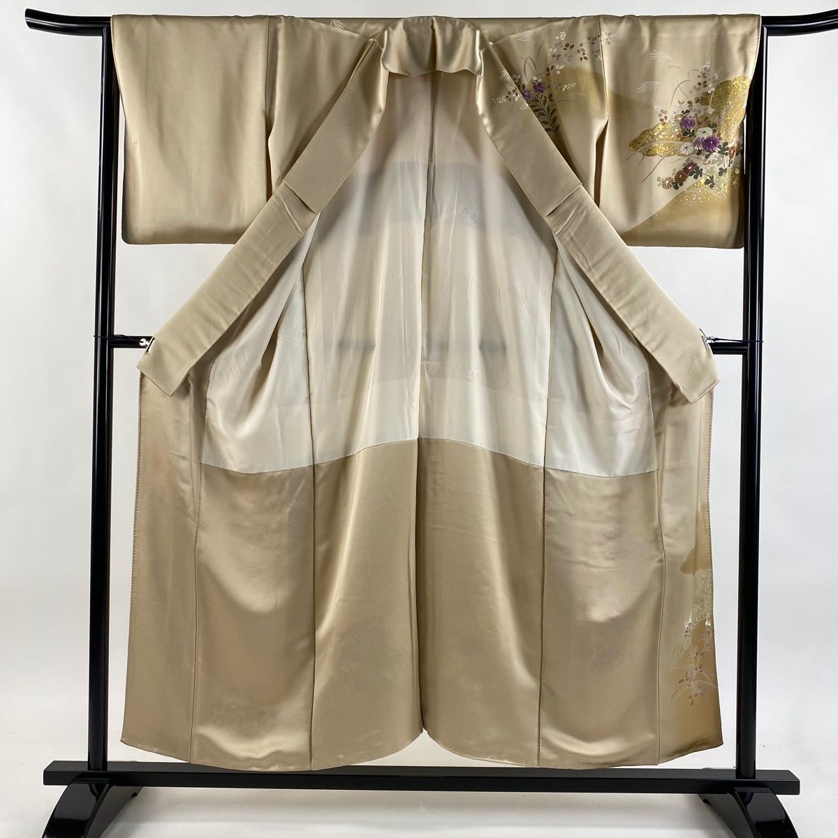  訪問着 身丈154 cm 裄丈64.5 M 袷 帝王紫 落款 菊 萩 金彩 刺繍 ベージュ 正絹 訪問着 付け下げ 着物