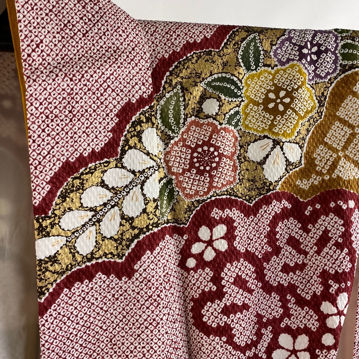  振袖 身丈163 cm 裄丈66 M 袷 御所車 牡丹 金糸 金彩 えんじ色 正絹 振袖 着物