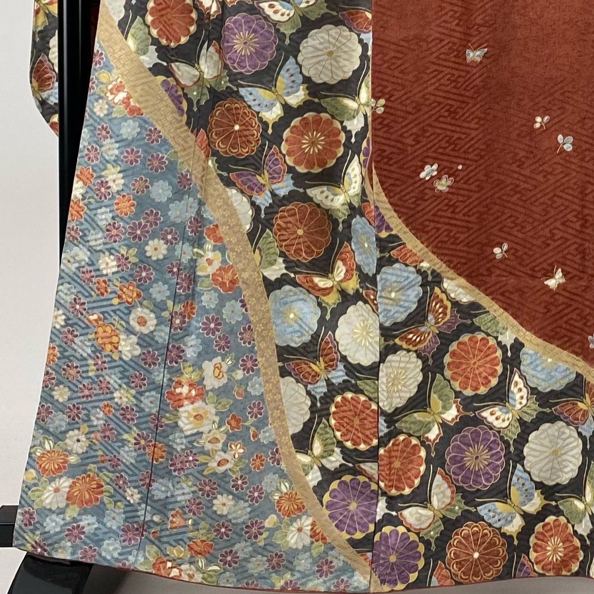 振袖 身丈162 cm 裄丈68.5 L 袷 蝶 菊 金彩 染め分け 青灰色 正絹 秀品