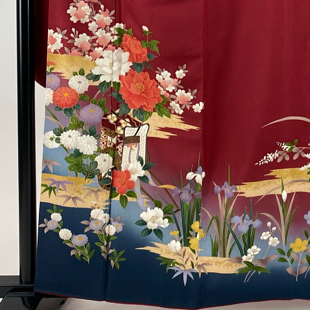振袖 身丈160 cm 裄丈68.5 L 袷 御所車 牡丹 金彩 染め分け 赤 正絹 秀品