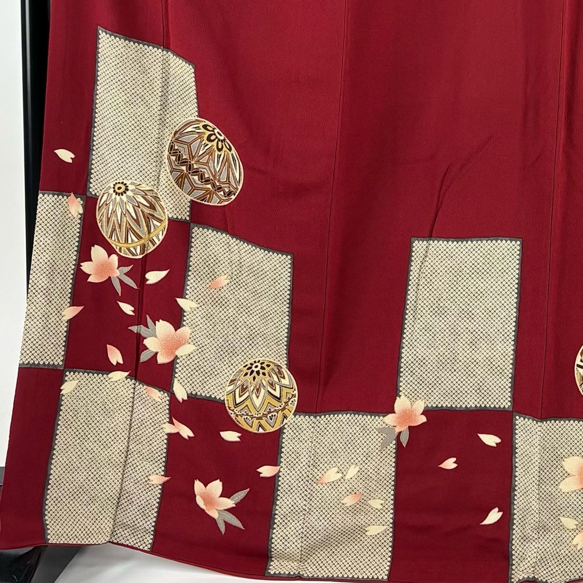 振袖 身丈167.5 cm 裄丈67 M 袷 手鞠 桜 金彩 縮緬 赤 正絹 秀品