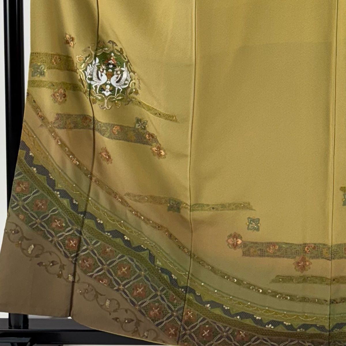訪問着 身丈158.5 cm 裄丈64.5 M 袷 向かい鳥 草花 金糸 悠斗刺繍 黄土色 正絹 秀品 一つ紋
