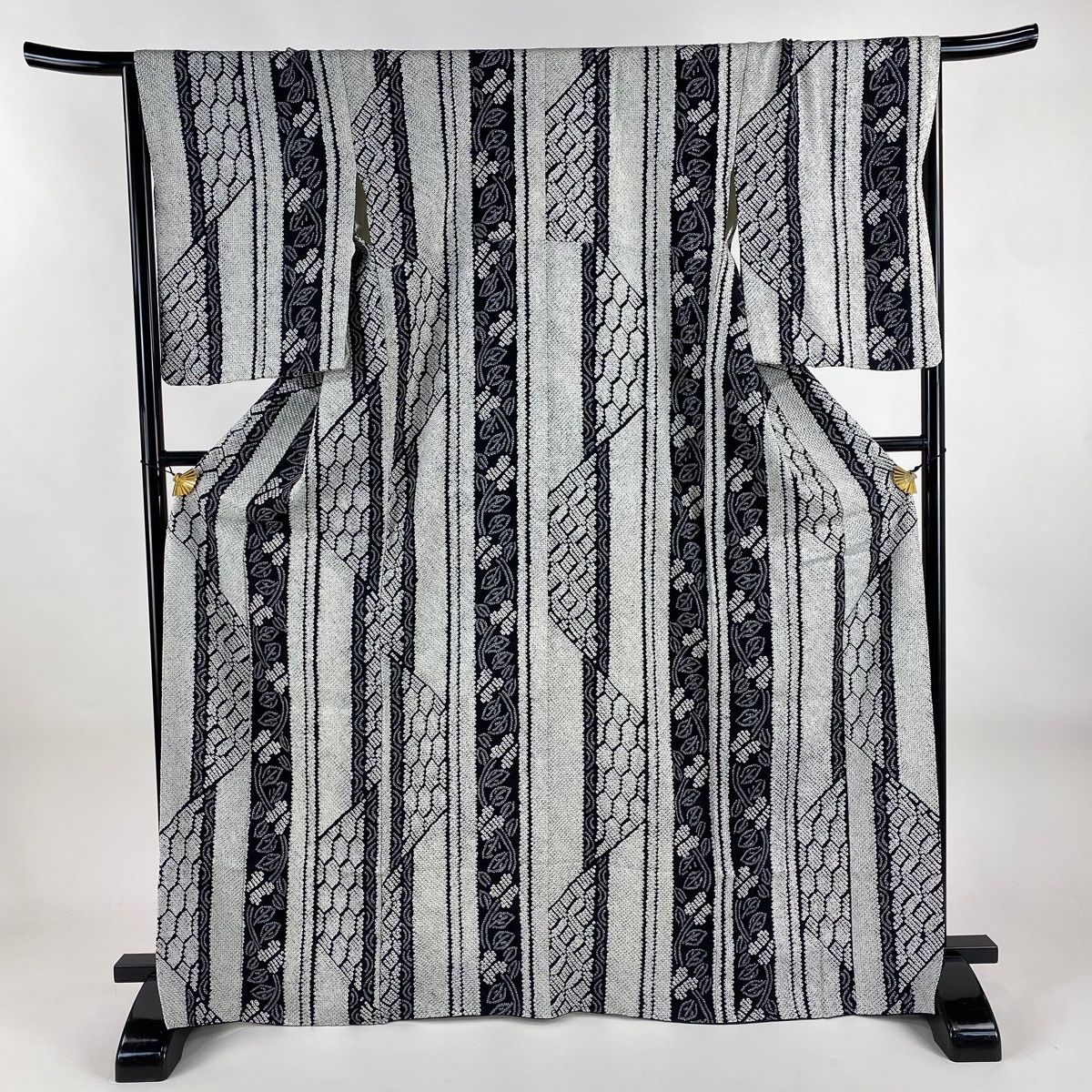 小紋 身丈166 cm 裄丈67 5 L 袷 草花 七宝 絞り 黒灰 正絹 秀品