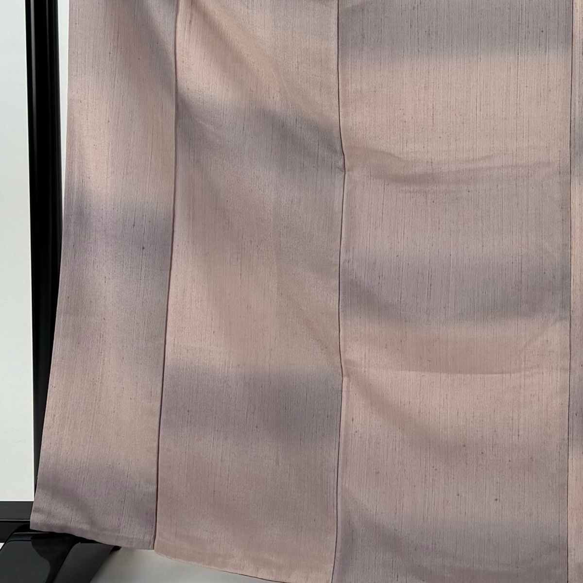 小紋 身丈164 cm 裄丈66 M 袷 紬地 段縞 ぼかし 薄ピンク 正絹 秀品 一つ紋