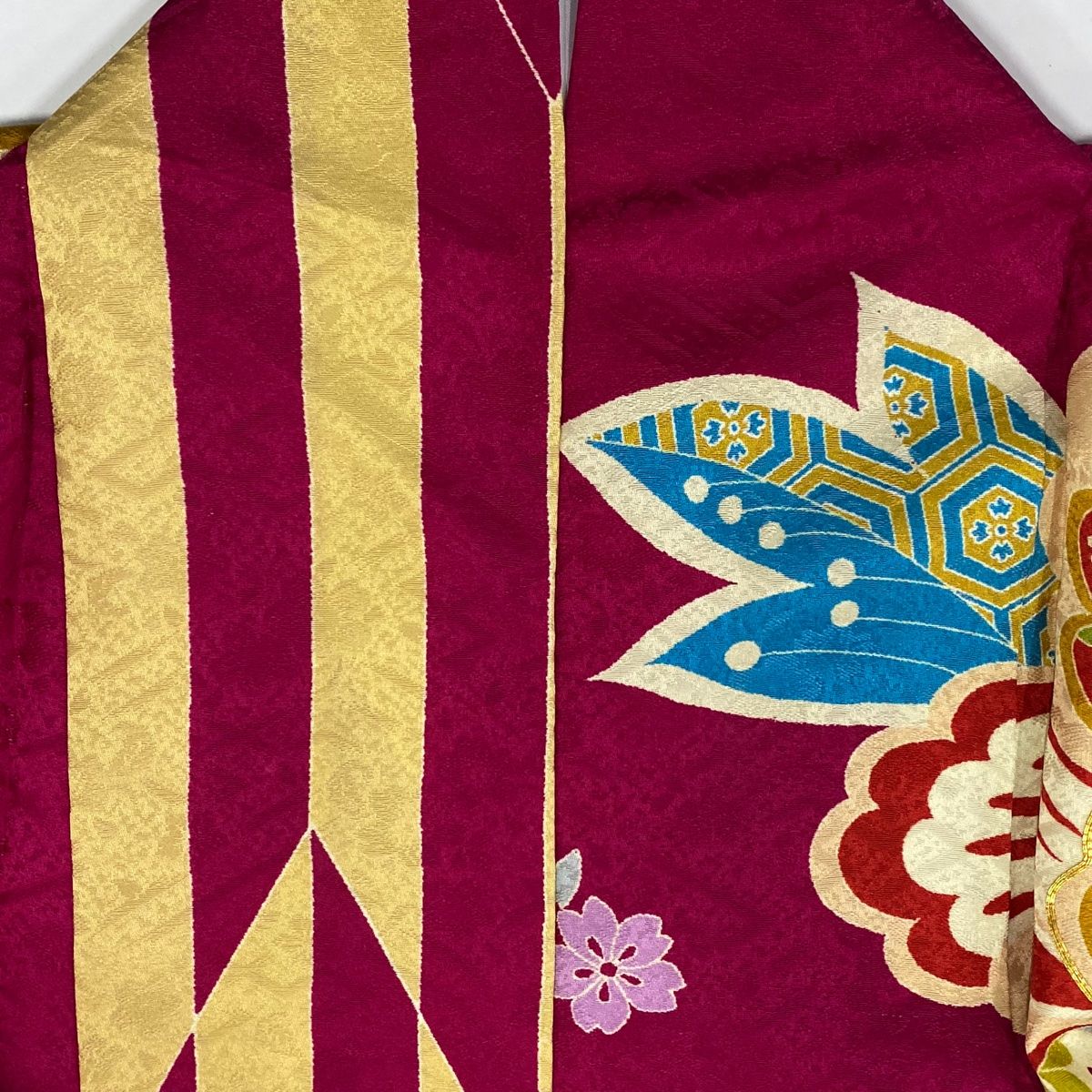  振袖 身丈173.5 cm 裄丈69 L 袷 牡丹 梅唐草 金糸 染め分け 濃ピンク 正絹 振袖 着物