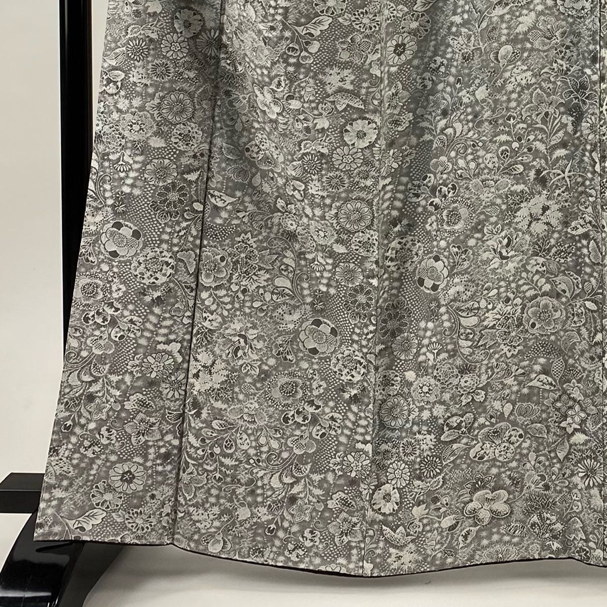 小紋 身丈163 5 cm 裄丈66 M 袷 草花 菊 紋意匠 灰色 正絹