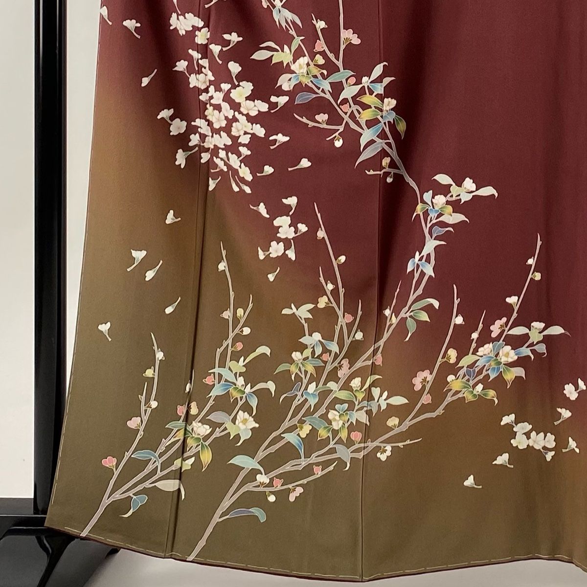 付下げ 身丈162 5 cm 裄丈67 M 袷 岡山武子 落款 枝花 草花 金彩 ぼかし えんじ色 正絹