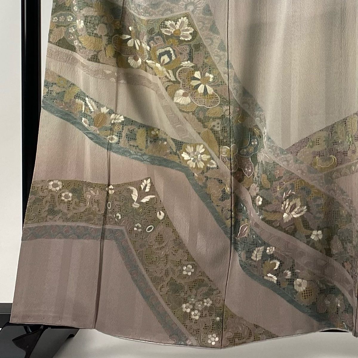 訪問着 身丈160 cm 裄丈66 M 袷 草花 幾何学模様 刺繍 ぼかし 灰紫 正絹 一つ紋