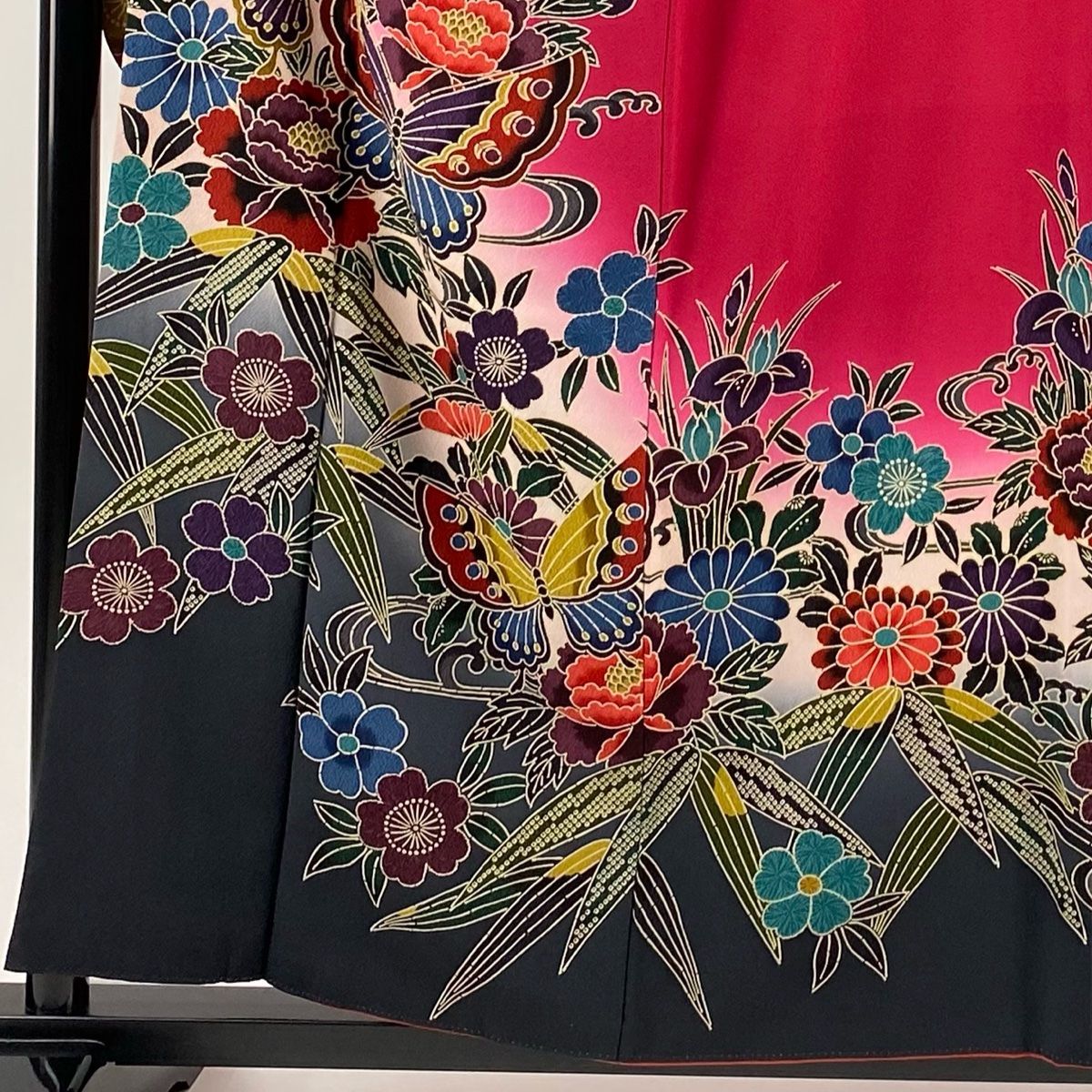 振袖 身丈158 cm 裄丈63 5 S 袷 蝶 草花 ぼかし 濃ピンク 正絹