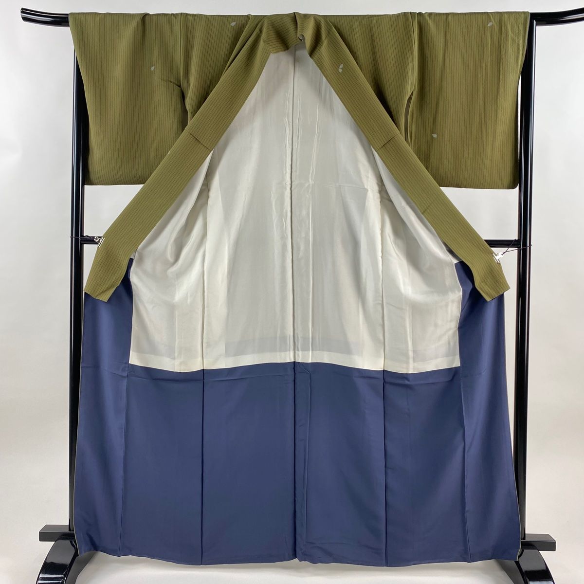  小紋 身丈164 cm 裄丈66 5 M 袷 辻村ジュサブロー 落款 花びら 縦縞 鶯色 正絹 小紋 着物