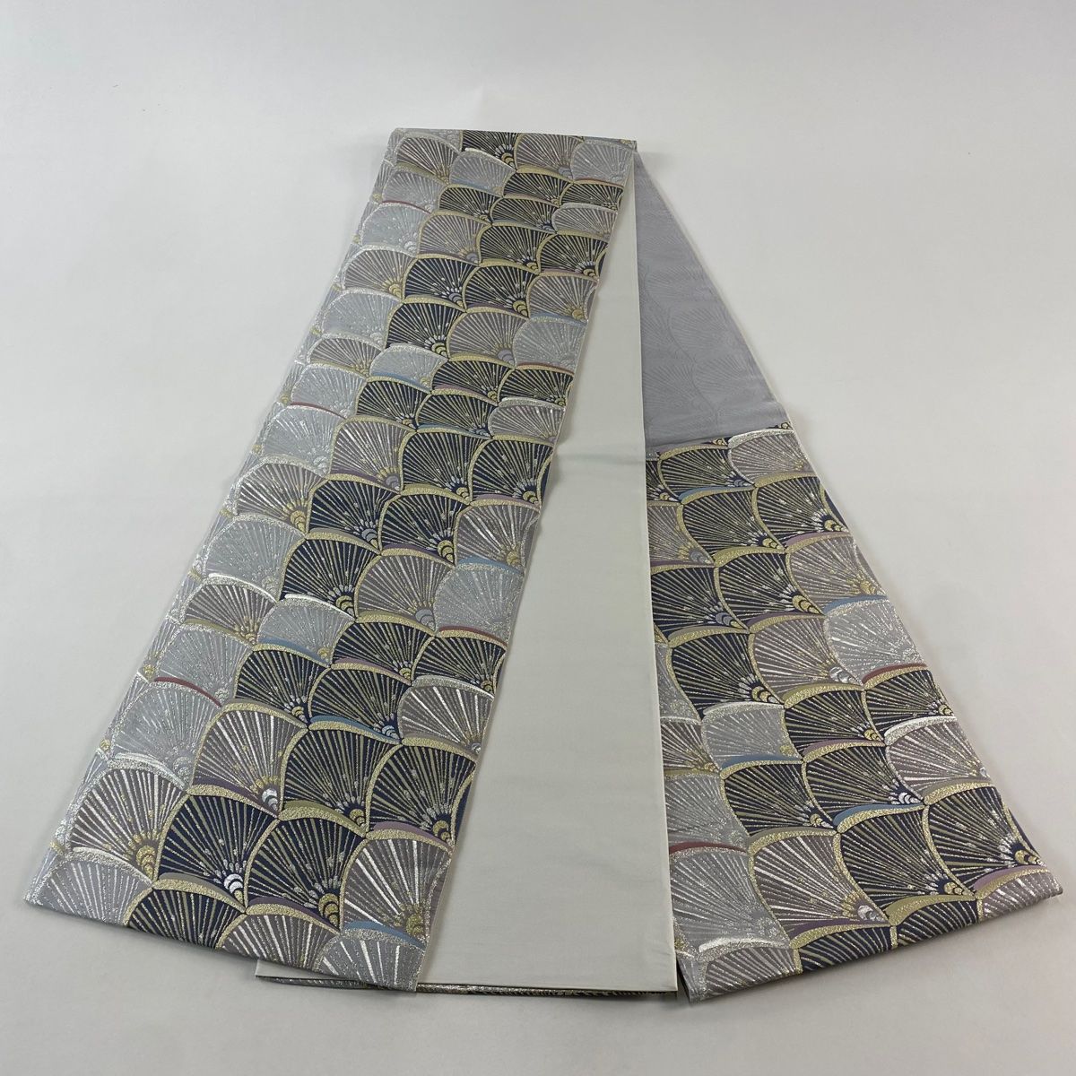 シルバー 波模様 正絹 六通袋帯 美品】 袋帯 秀品 やまと 羽青海波 箔 灰色 六通 正絹 【中古】 - メルカリ
