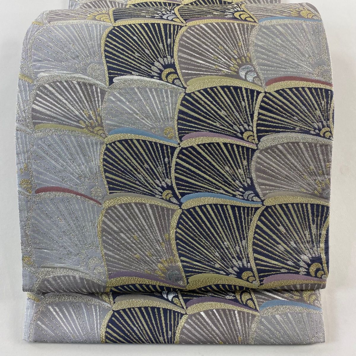 美品】 袋帯 秀品 やまと 羽青海波 箔 灰色 六通 正絹 【中古】 - メルカリ