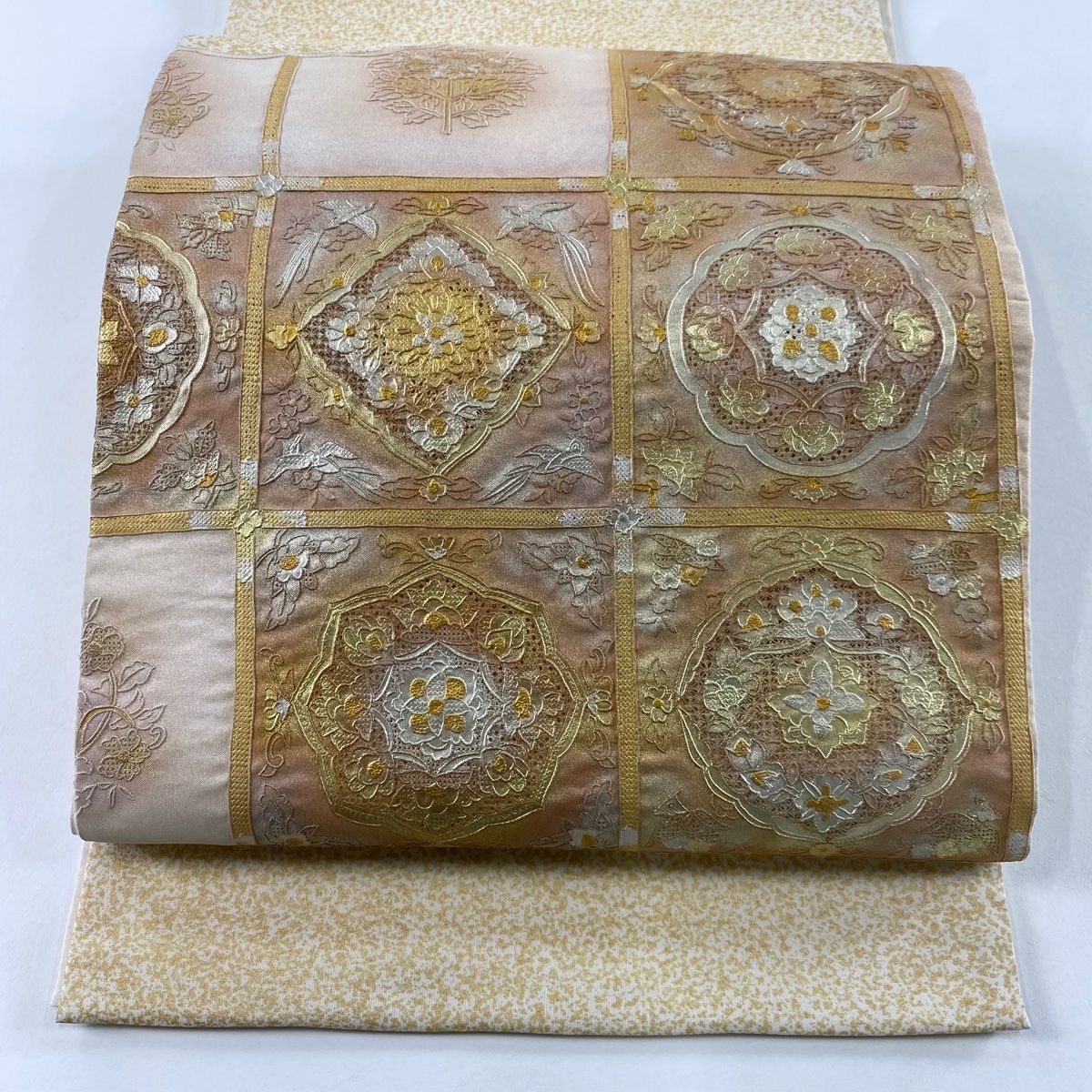 袋帯 秀品 格天井 華文 金銀彩 刺繍 ベージュ お太鼓柄 正絹