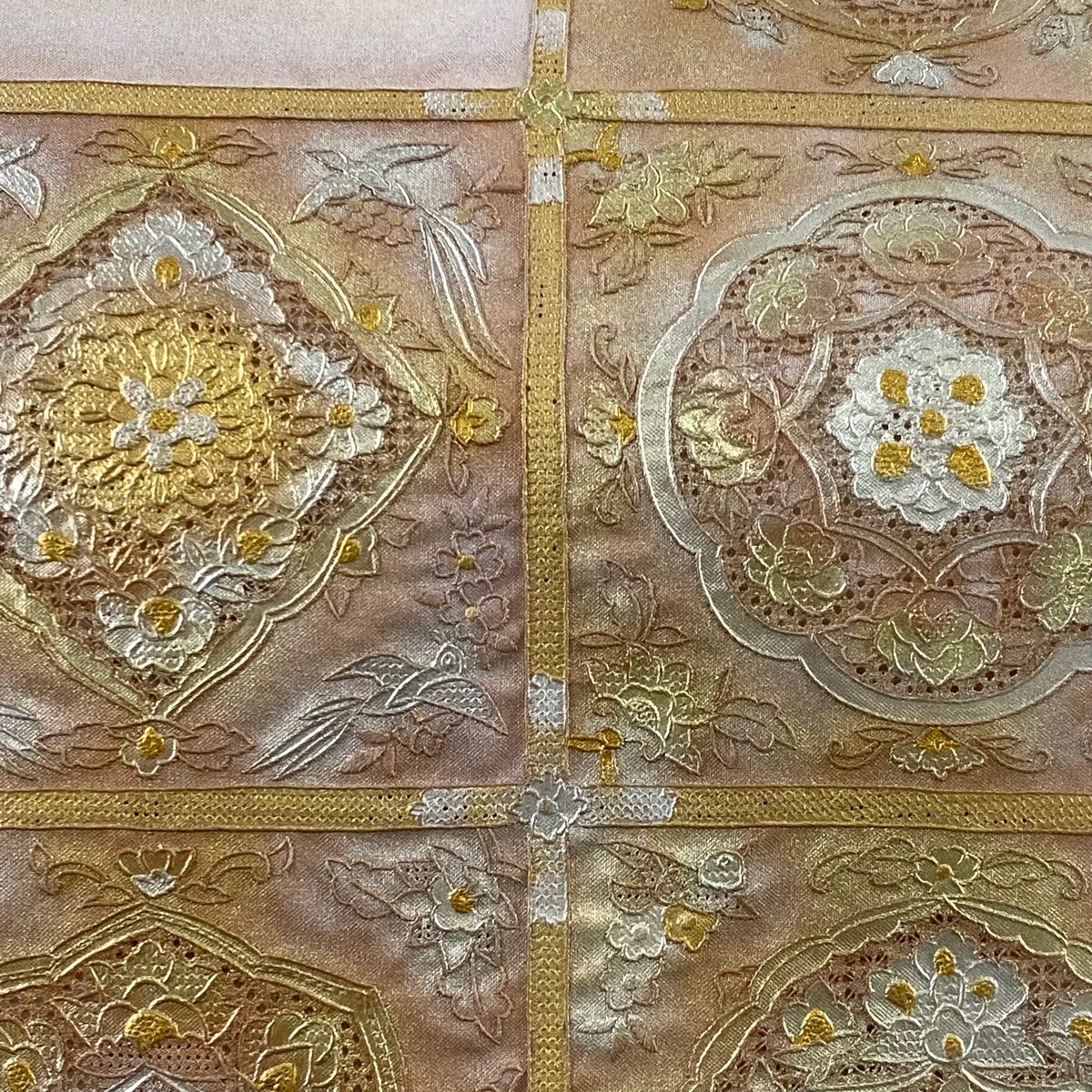 袋帯 秀品 格天井 華文 金銀彩 刺繍 ベージュ お太鼓柄 正絹