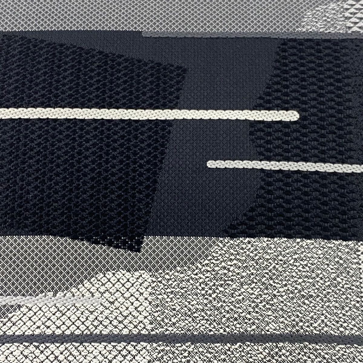 袋帯 秀品 幾何学模様 黒灰 全通 正絹