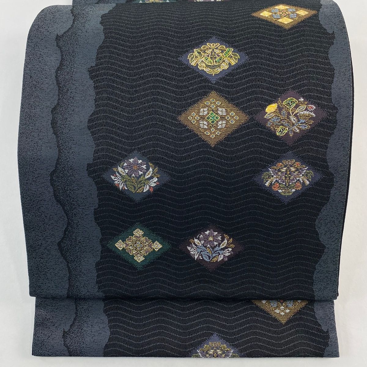 袋帯 秀品 菱 草花 金糸 墨色 六通 正絹