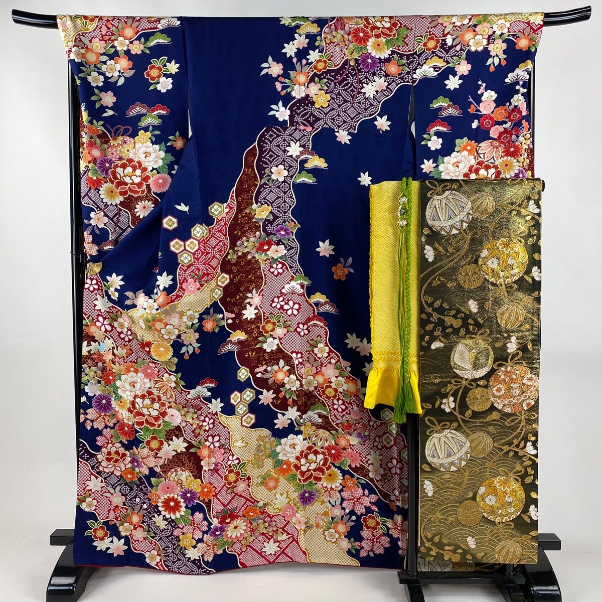 振袖 身丈166 5 cm 裄丈70 L 袷 袋帯フルセット 手鞠 草花 金彩 染め分け 紺色 正絹