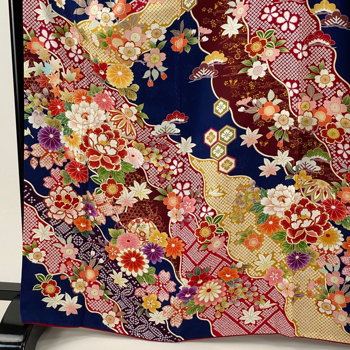 振袖 身丈166 5 cm 裄丈70 L 袷 袋帯フルセット 手鞠 草花 金彩 染め分け 紺色 正絹