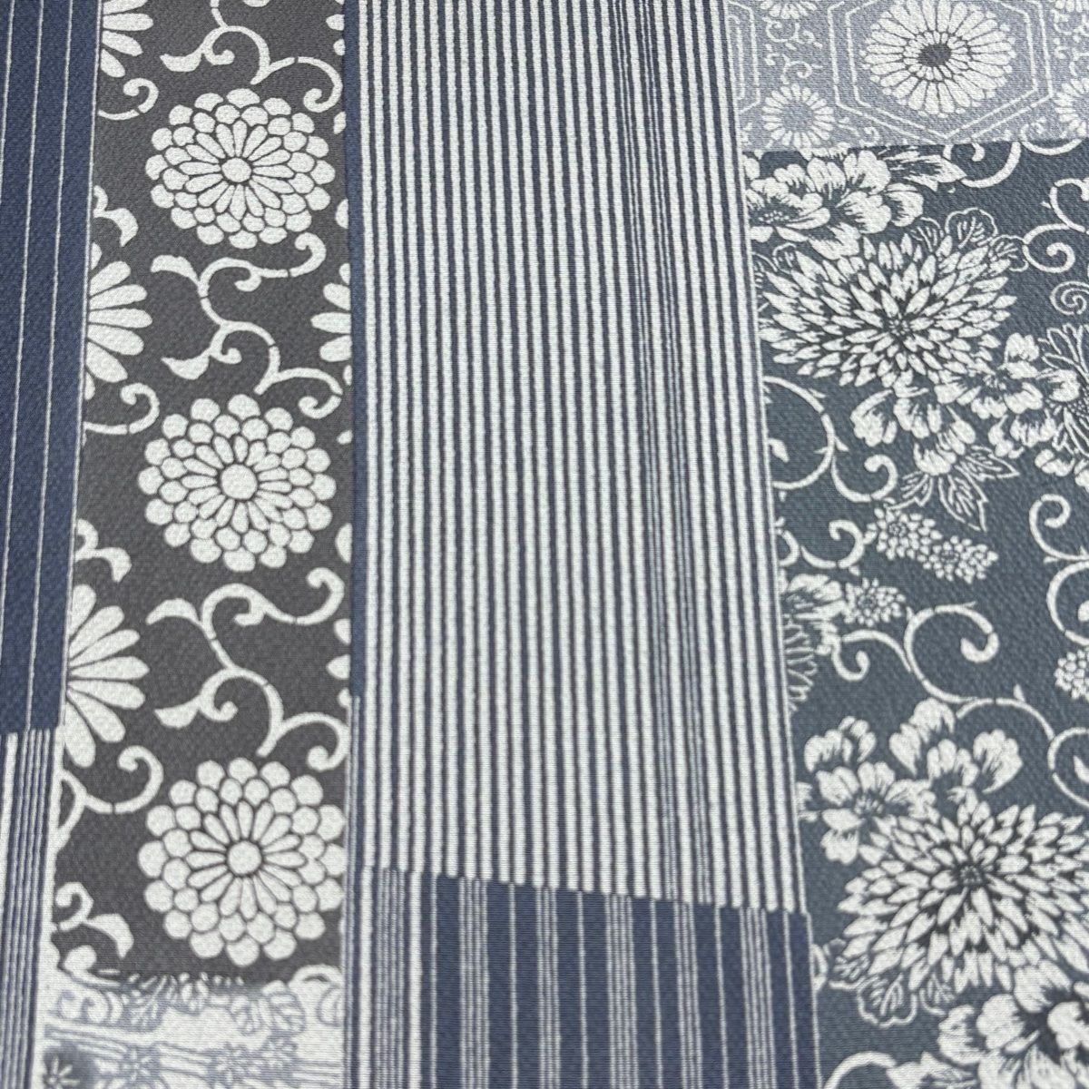 反物 秀品 小紋 落款有り 伊と幸 菊唐草 縞 青灰色 正絹